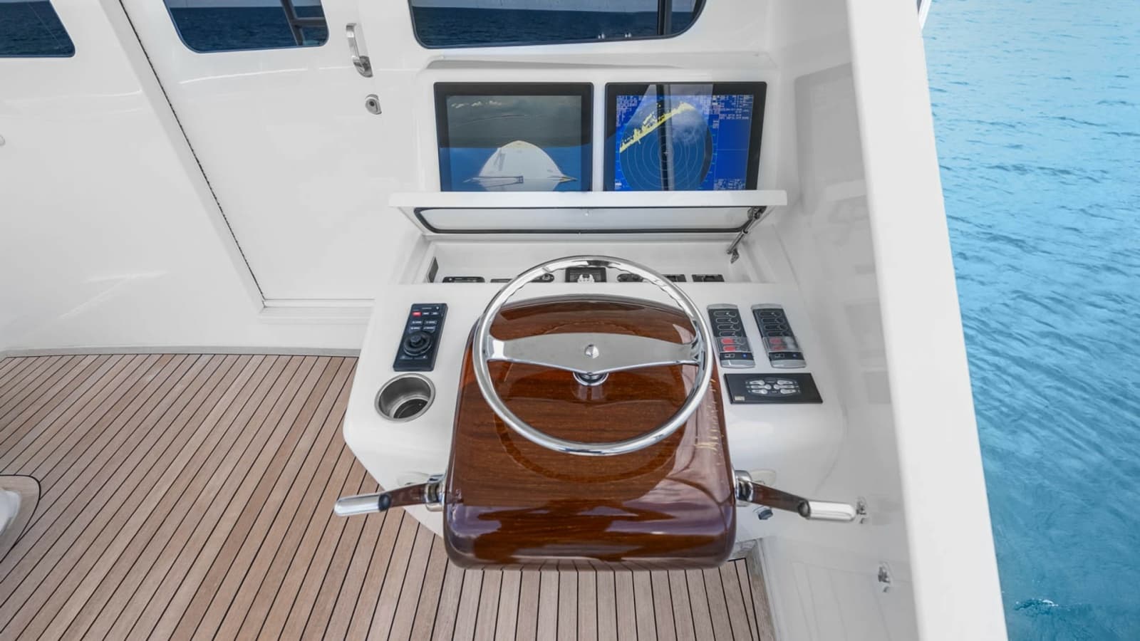 2017 Viking 92 Enclosed Bridge - Photo 24