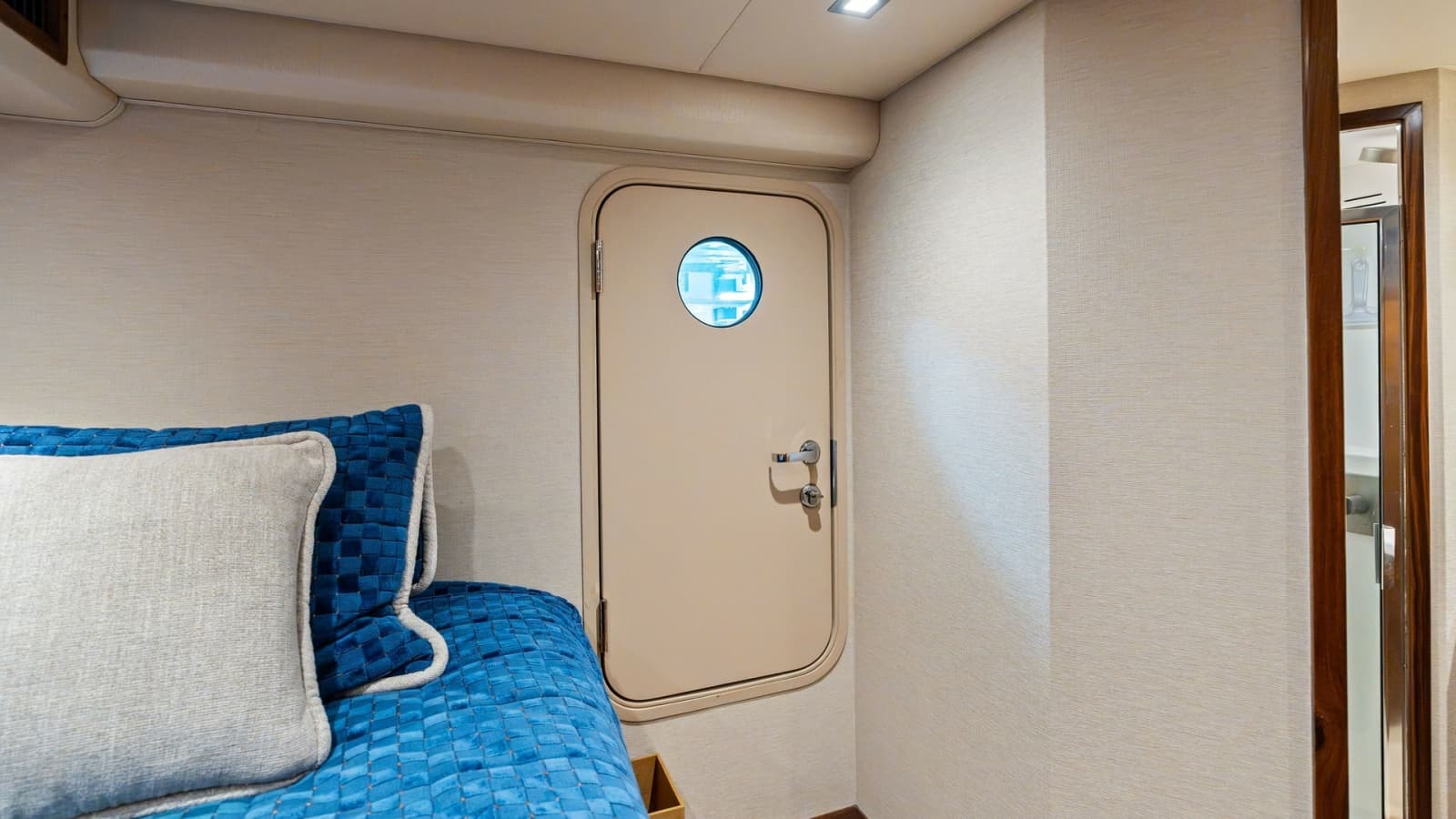 2024 Viking 68 Convertible - Photo 32