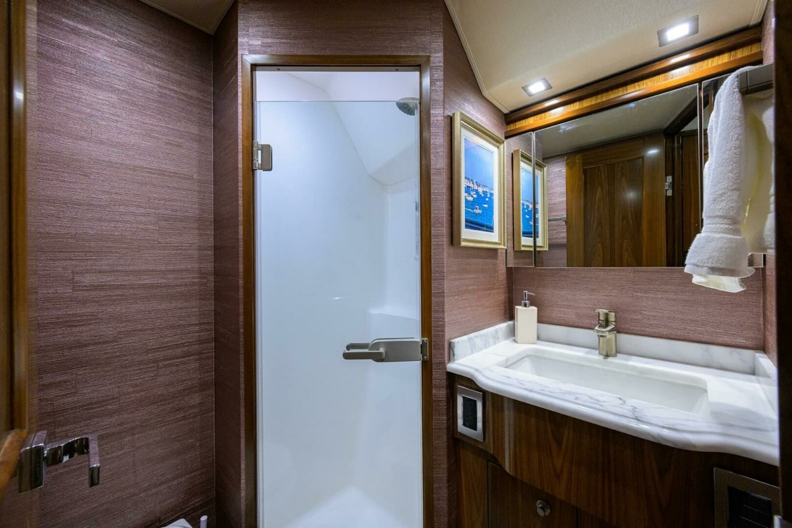 2020 Viking 92 Enclosed Bridge - Photo 26