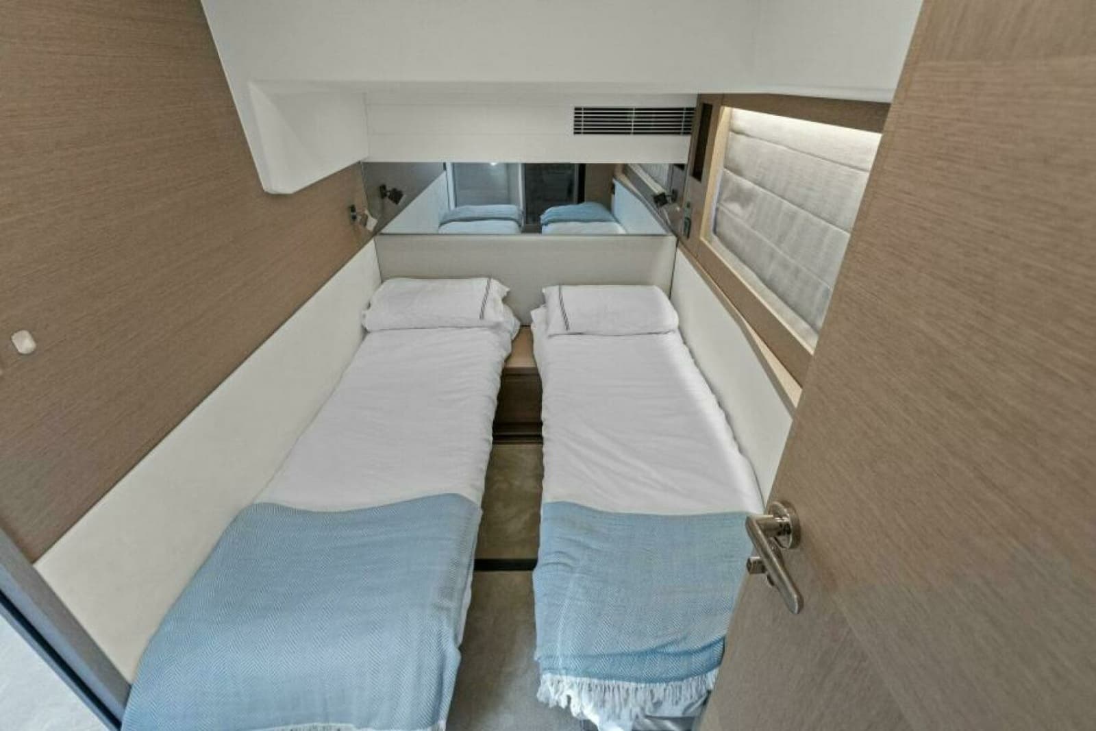 2022 Prestige 590 Flybridge - Photo 40