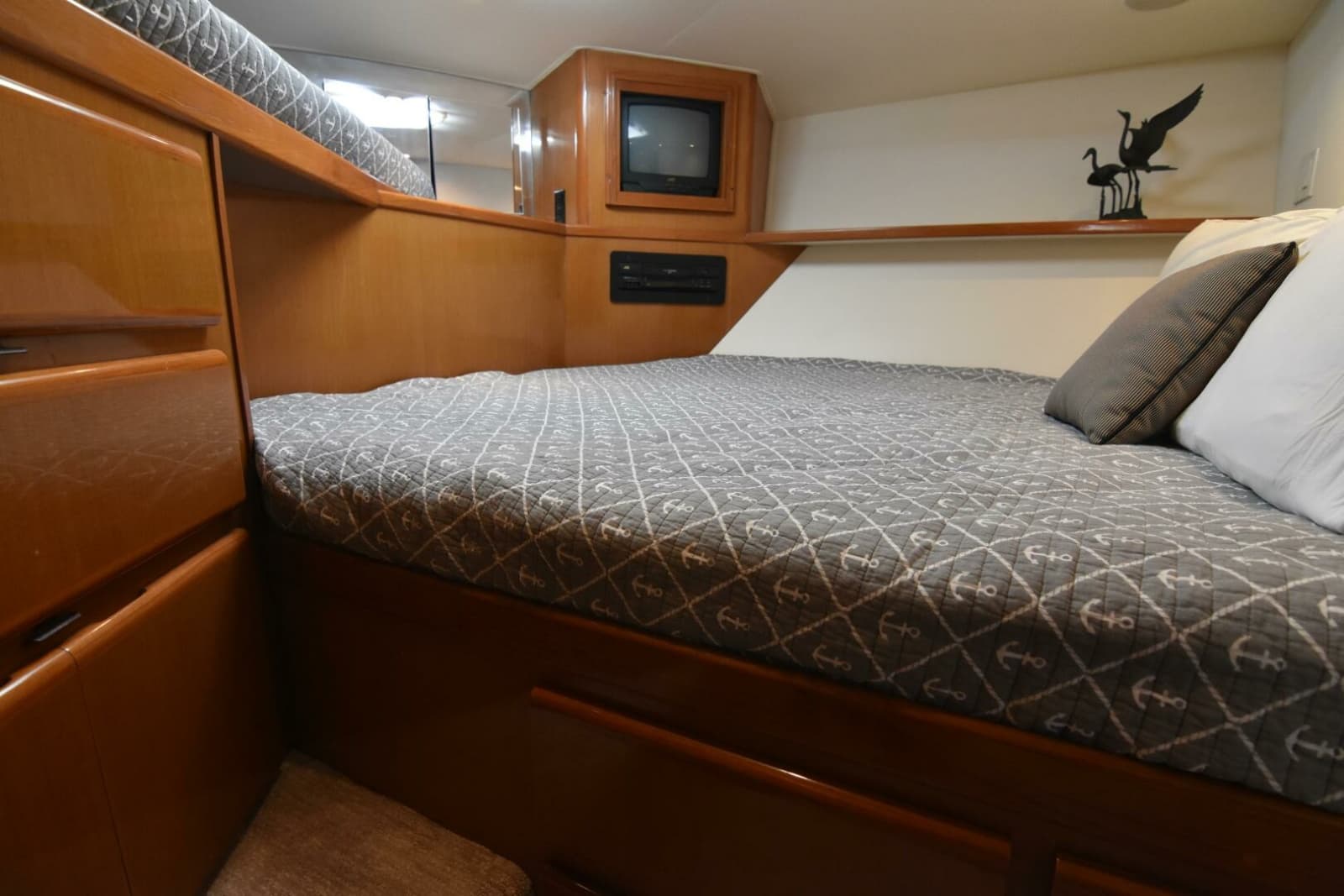 1999 Viking 58 Convertible - Photo 26