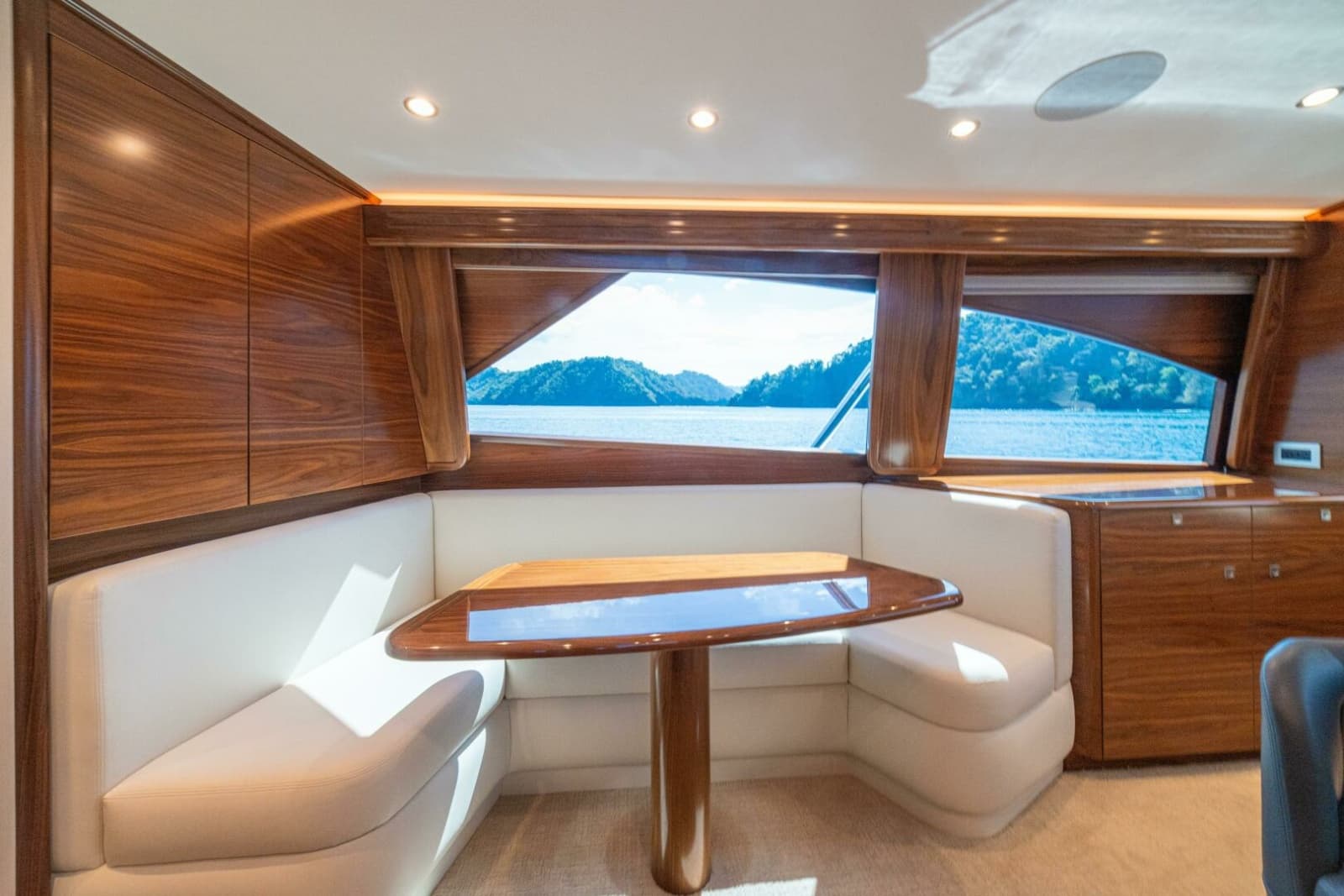 2025 Viking 58 Convertible - Photo 15
