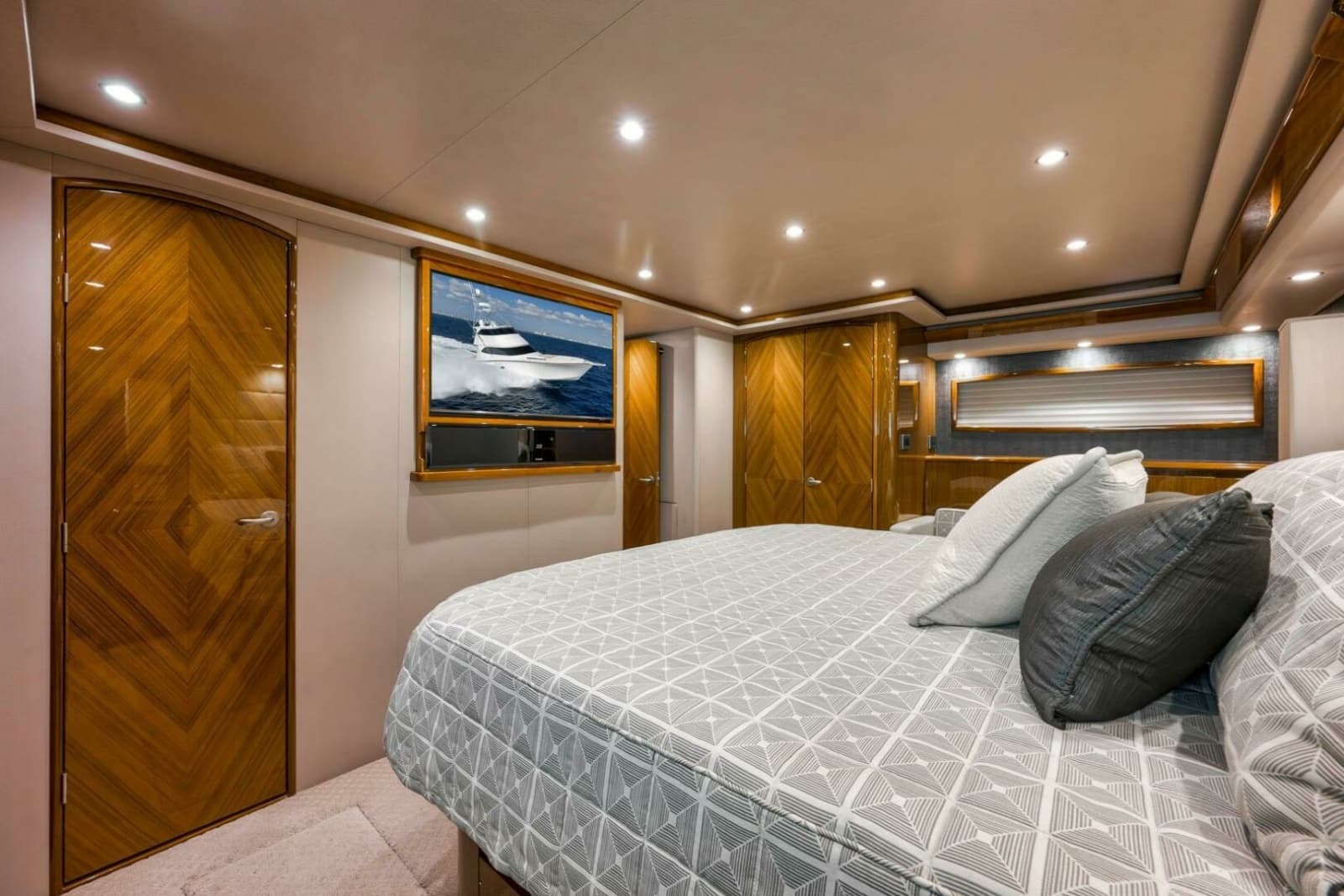 2011 Viking 76 Enclosed Bridge - Photo 55