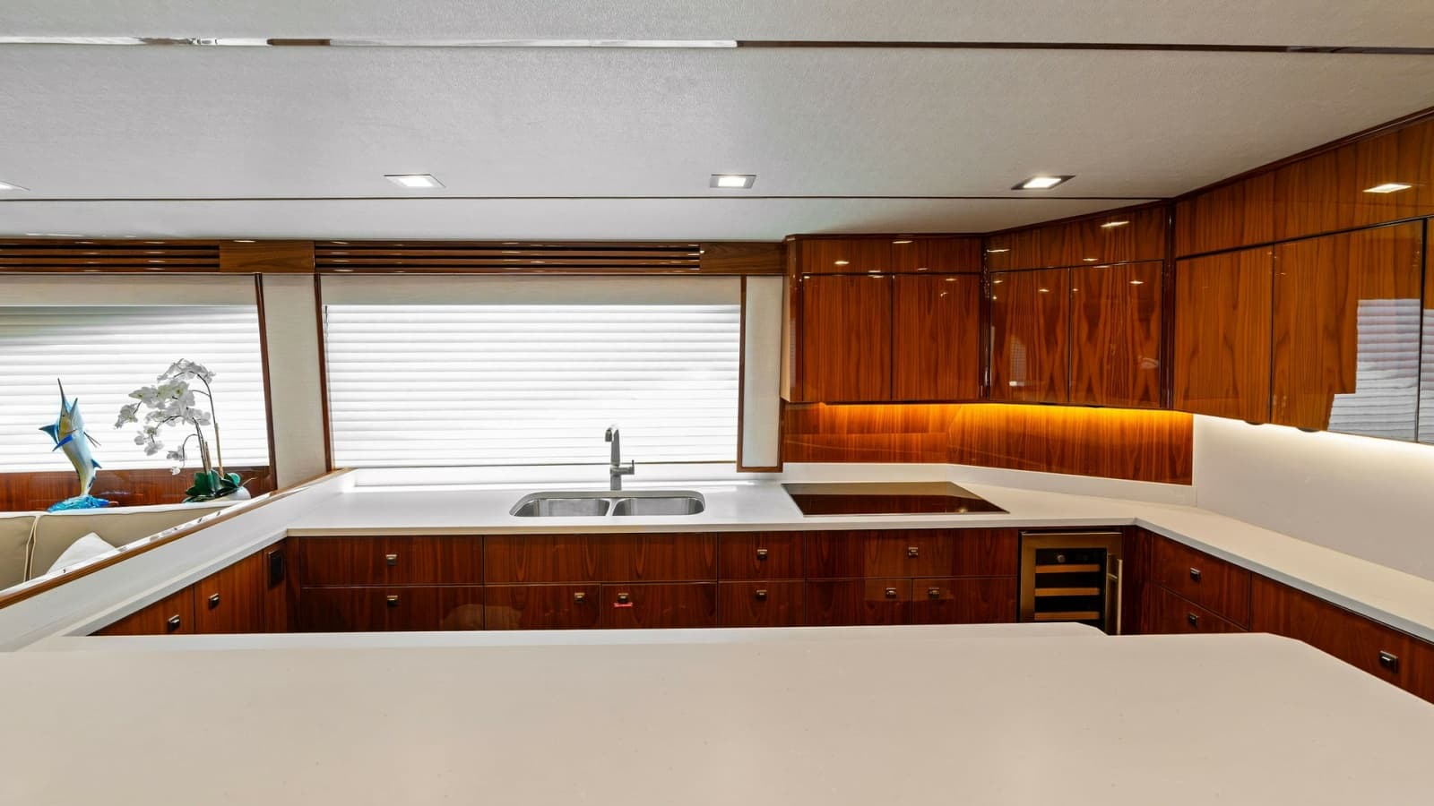 2016 Viking 80 Enclosed Bridge - Photo 22
