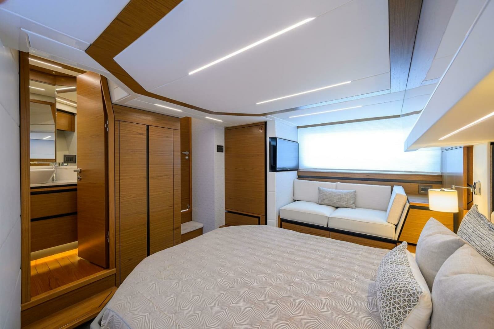 2023 Tiara Yachts C49 - Photo 22