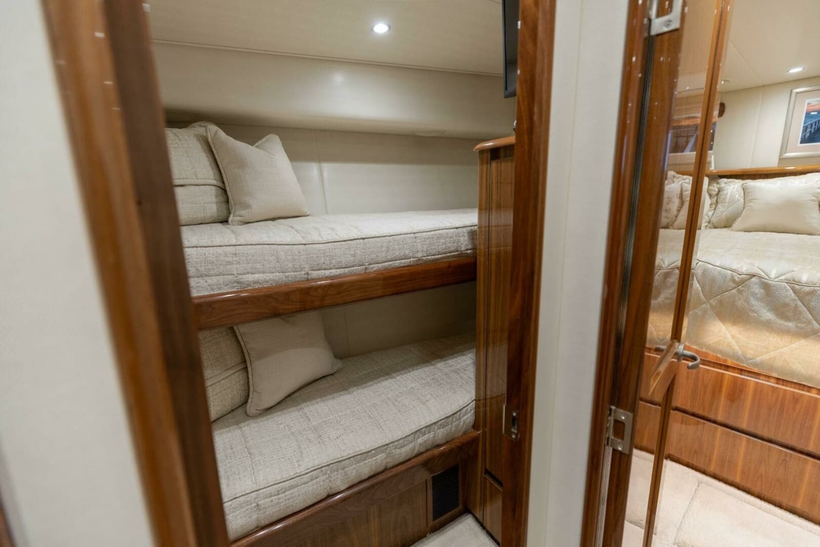 2018 Viking 62 Convertible - Photo 26