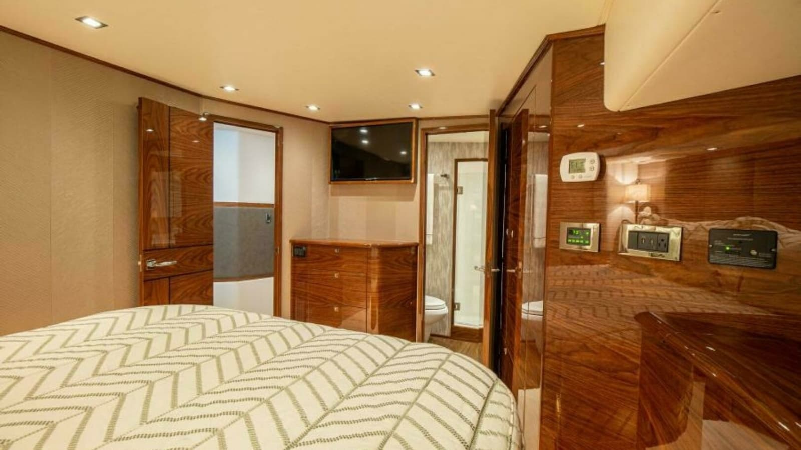 2023 Viking 64 Convertible - Photo 24