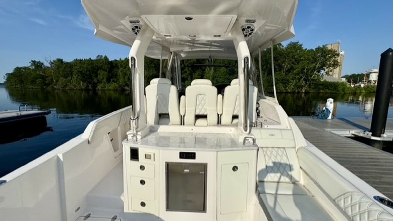 2021 Regal 33 SAV - Photo 8
