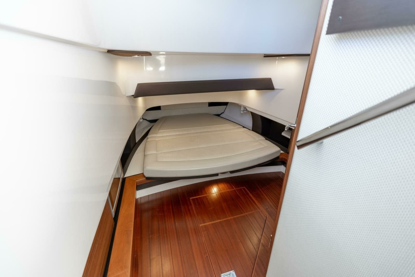2019 Pursuit S 368 - Photo 8