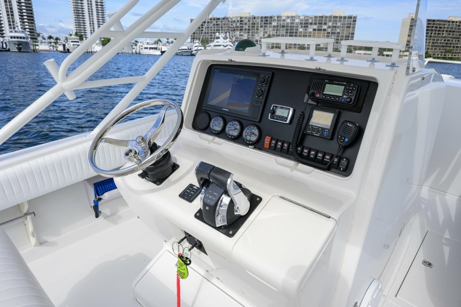 2003 Jupiter 31 Cuddy - Photo 5