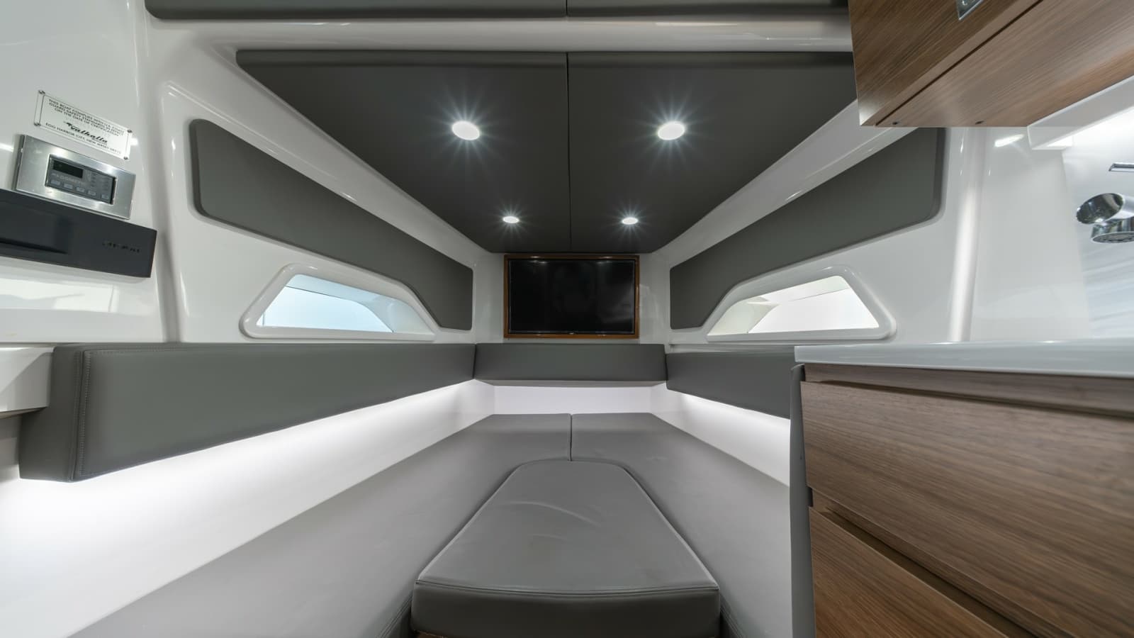 2022 Valhalla Boatworks V-46 - Photo 33