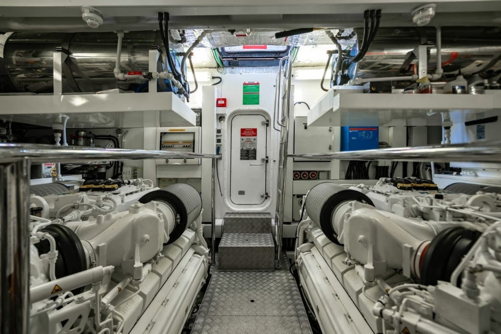 2019 Sunseeker 95 Motor Yacht - Photo 100