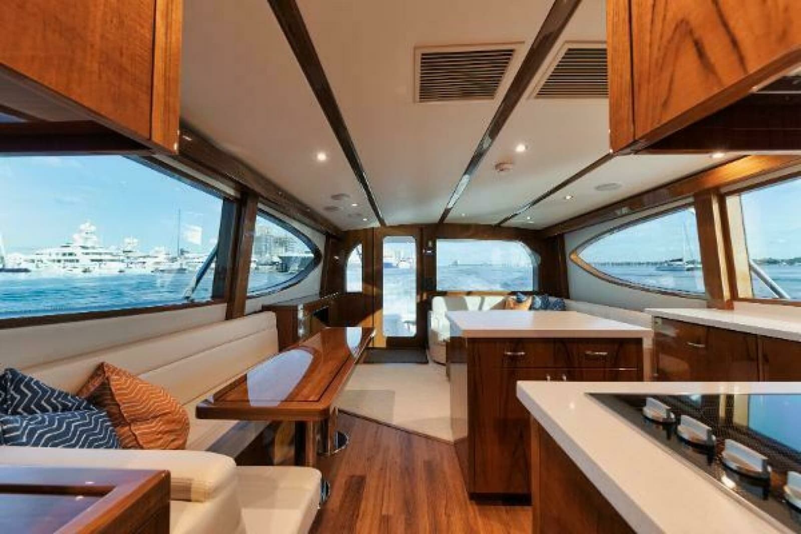 2018 Hatteras GT54 - Photo 6