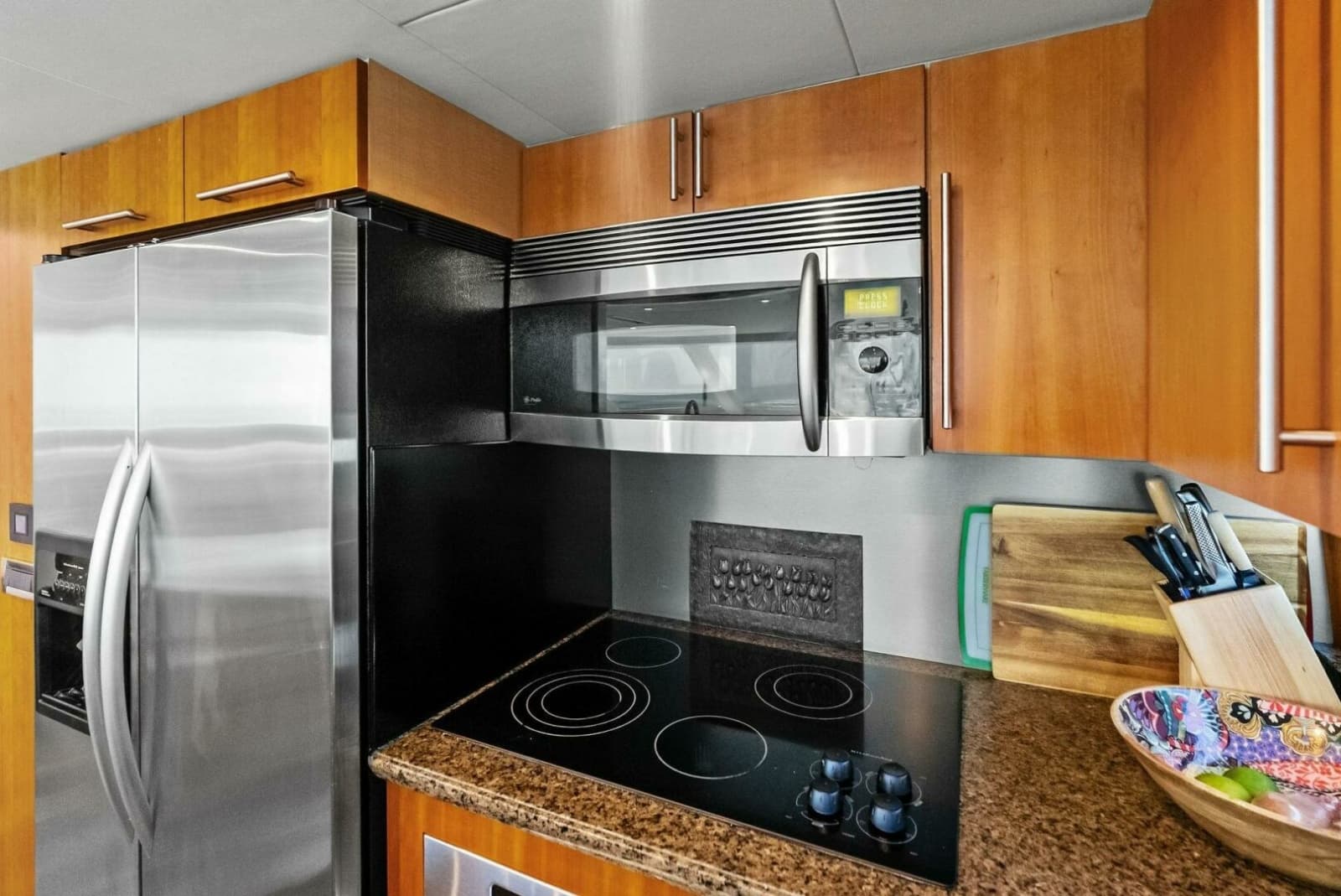 2006 Lazzara Yachts 84 Skylounge - Photo 65