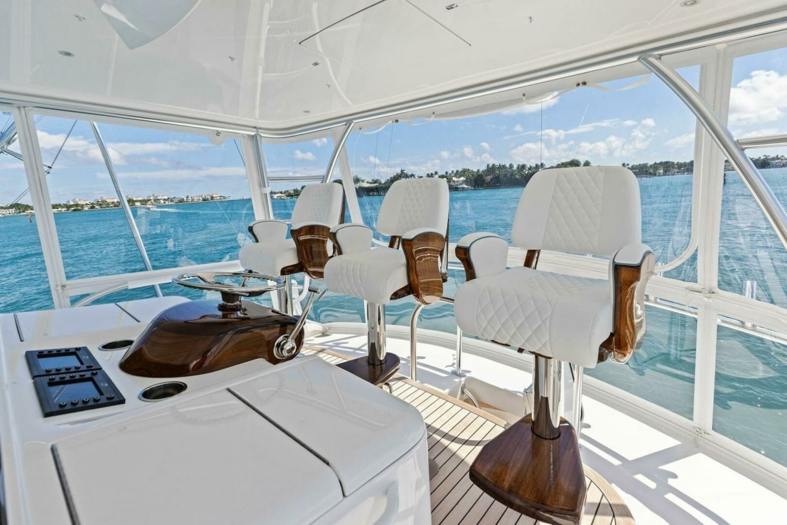 2026 Viking 82 Convertible - Photo 5