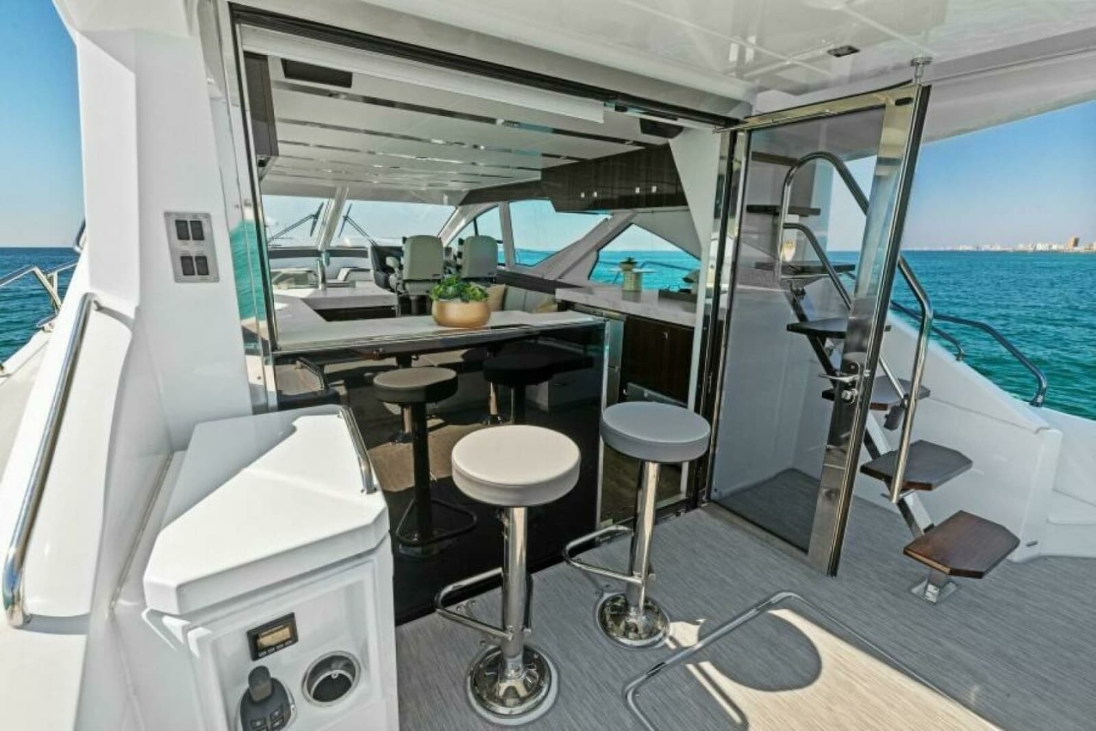 2023 Cruisers Yachts 60 Cantius Fly - Photo 47