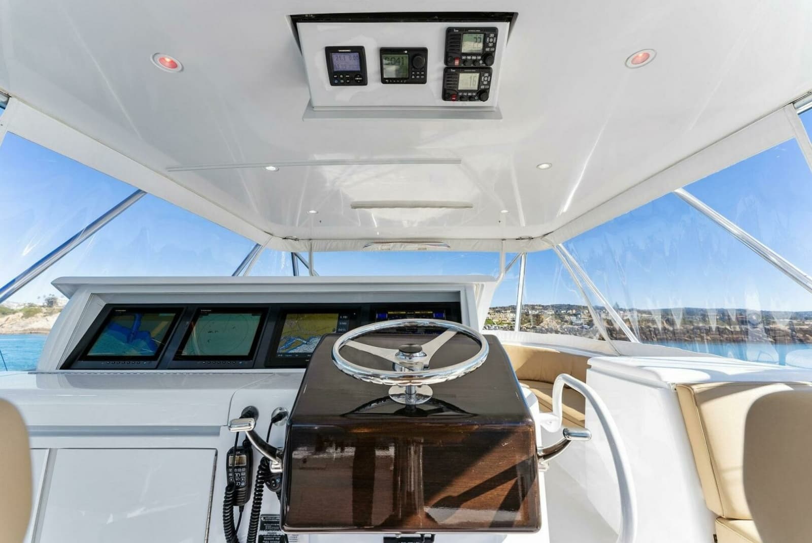 2007 Hatteras 64 Convertible - Photo 44