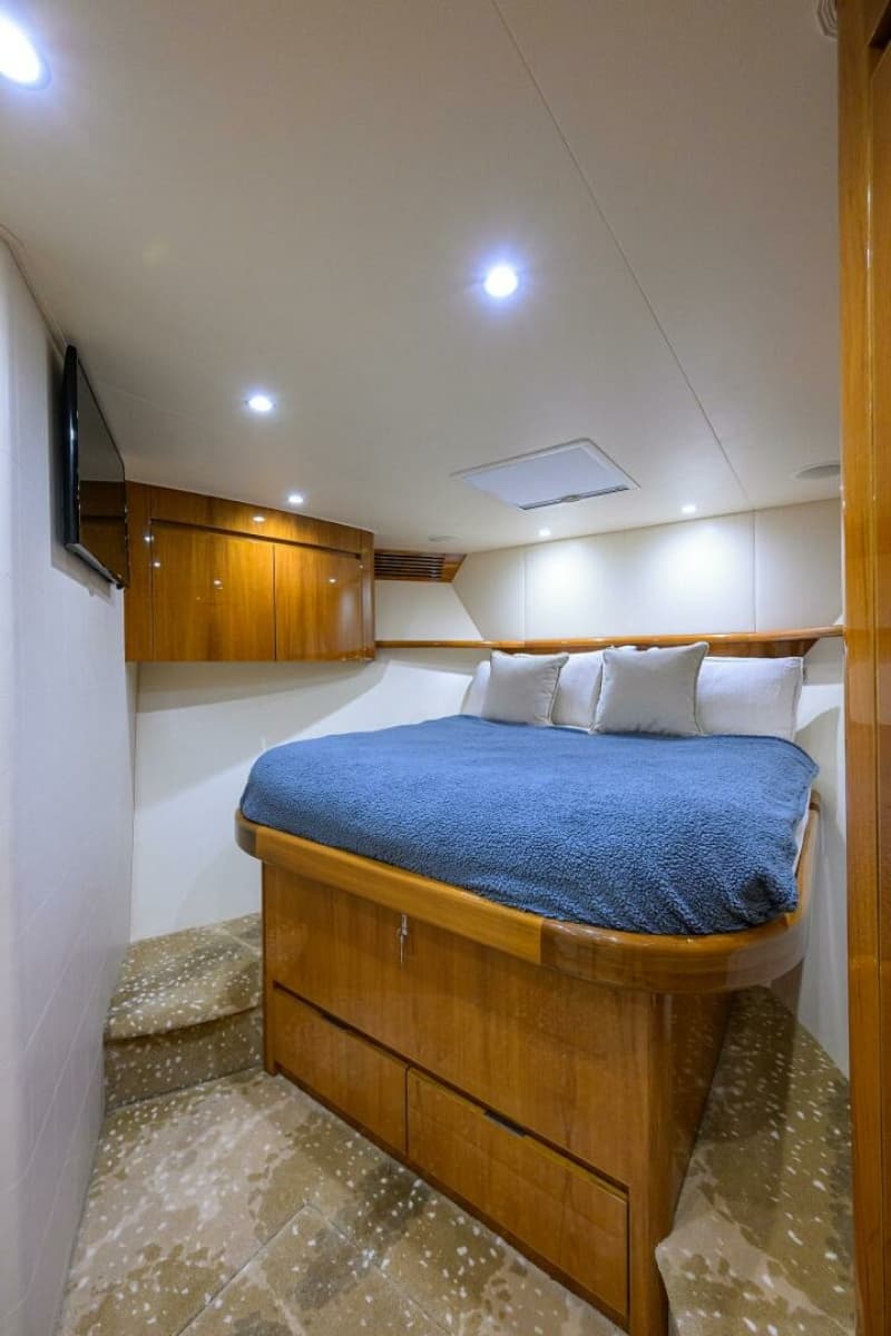 2014 Viking 76 Enclosed Bridge - Photo 30