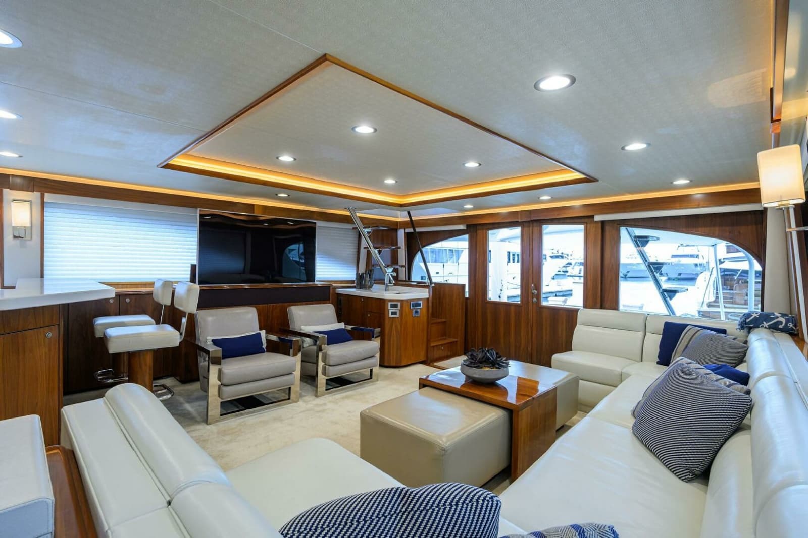 2017 Viking 92 Enclosed Bridge - Photo 31