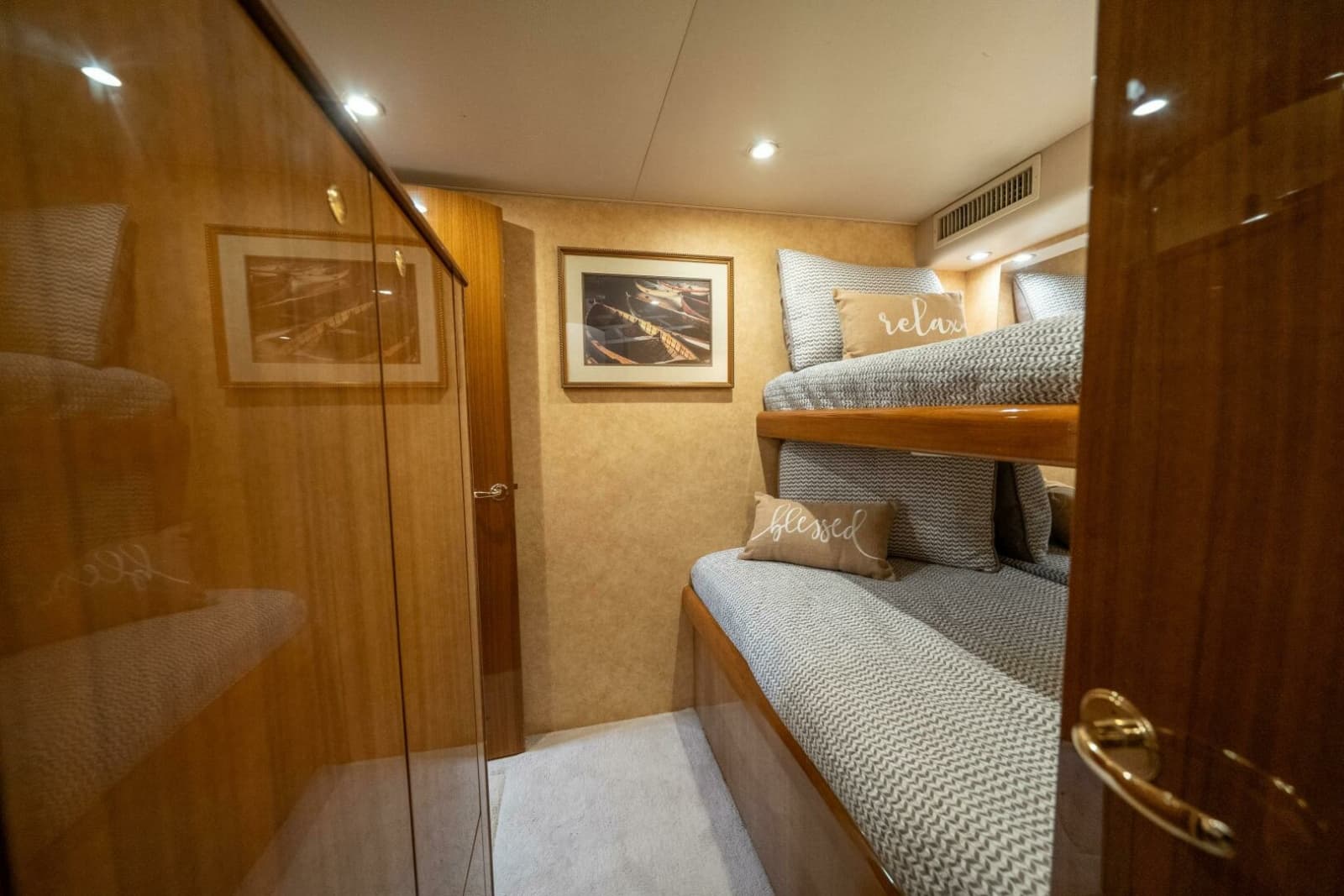 2006 Viking 68 Convertible - Photo 46