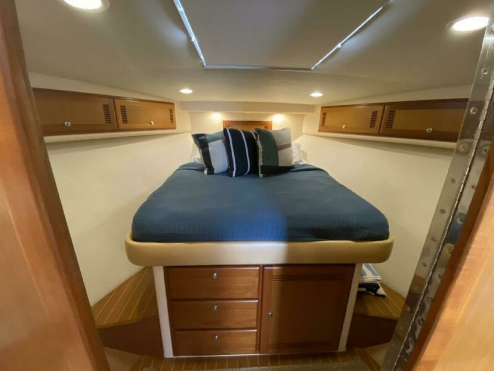 2006 Cabo 40 Express - Photo 10