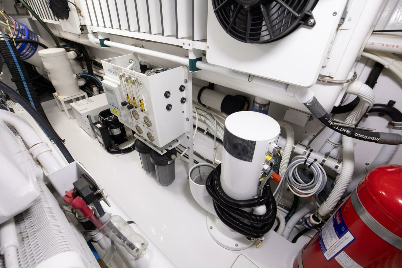 2015 Viking 70 Convertible - Photo 28