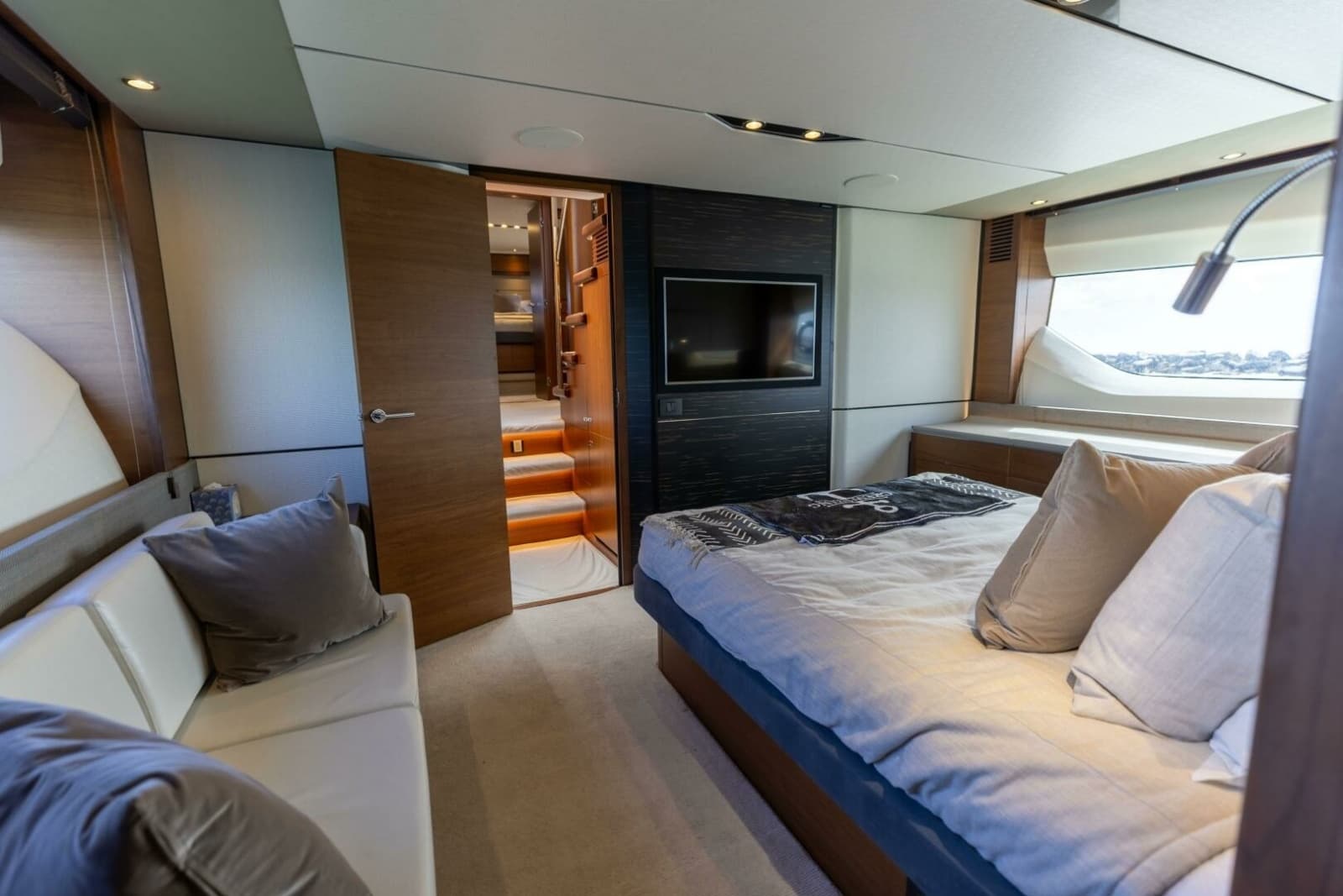 2019 Princess S65 - Photo 30