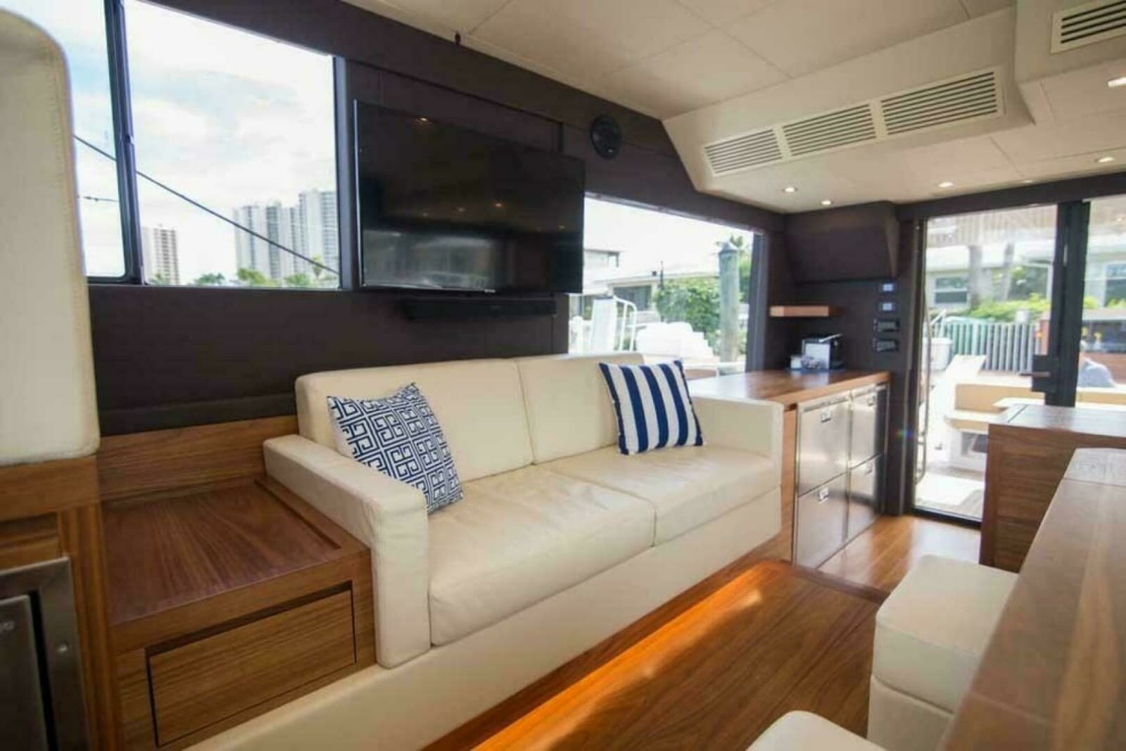 2019 Sundeck Yachts 580 Sport - Photo 25