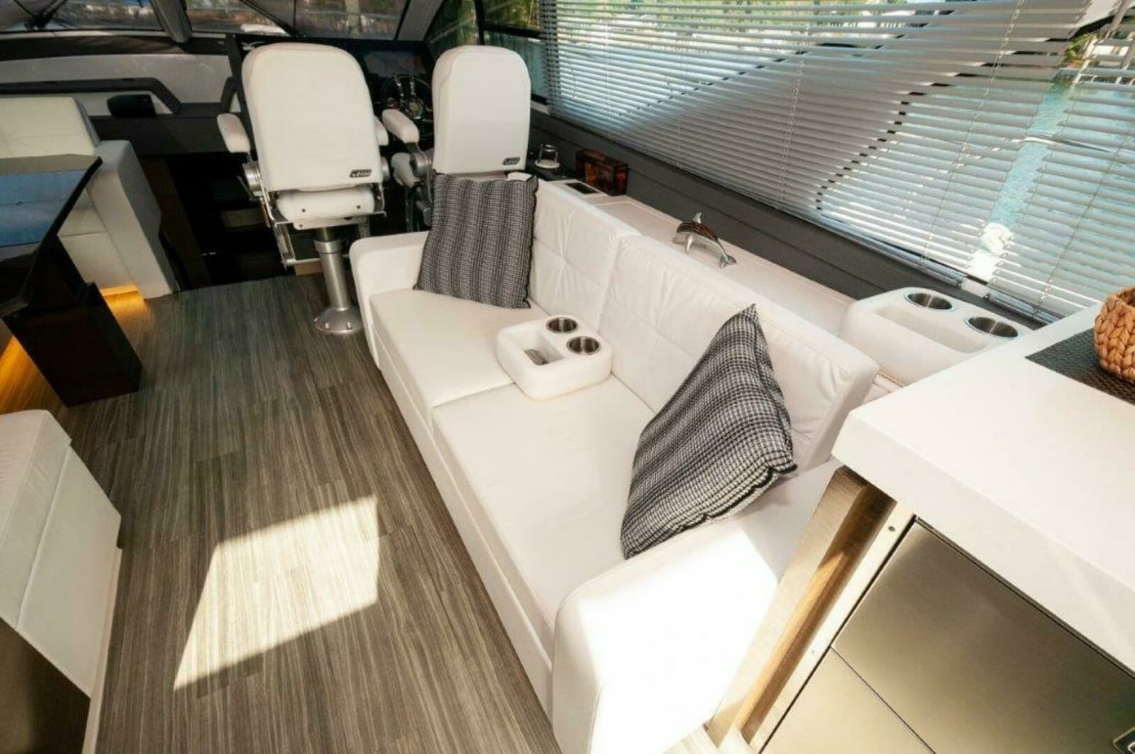 2019 Cruisers Yachts 60 Cantius - Photo 7