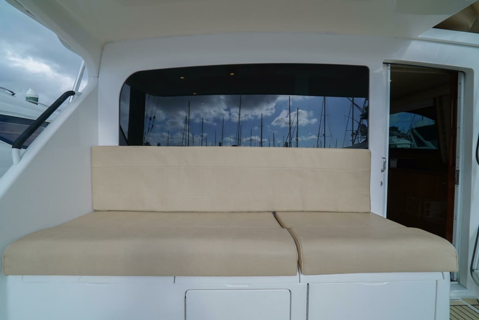 2007 Viking 45 Convertible - Photo 37