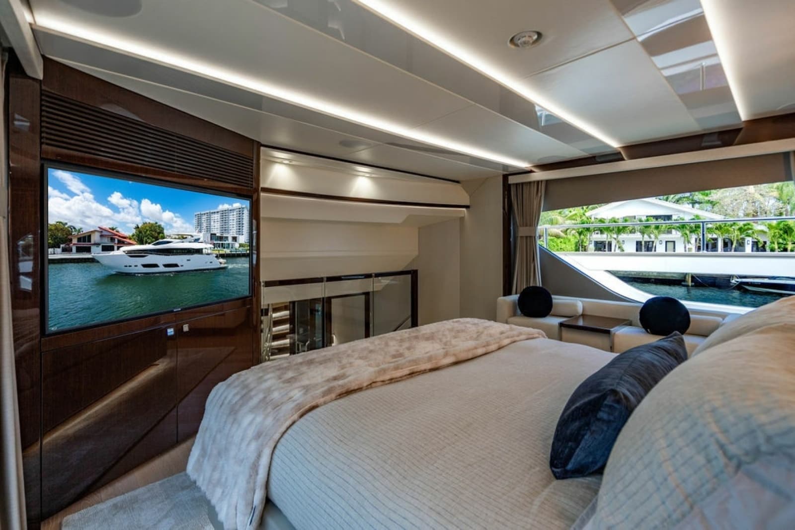 2019 Sunseeker 95 Motor Yacht - Photo 55