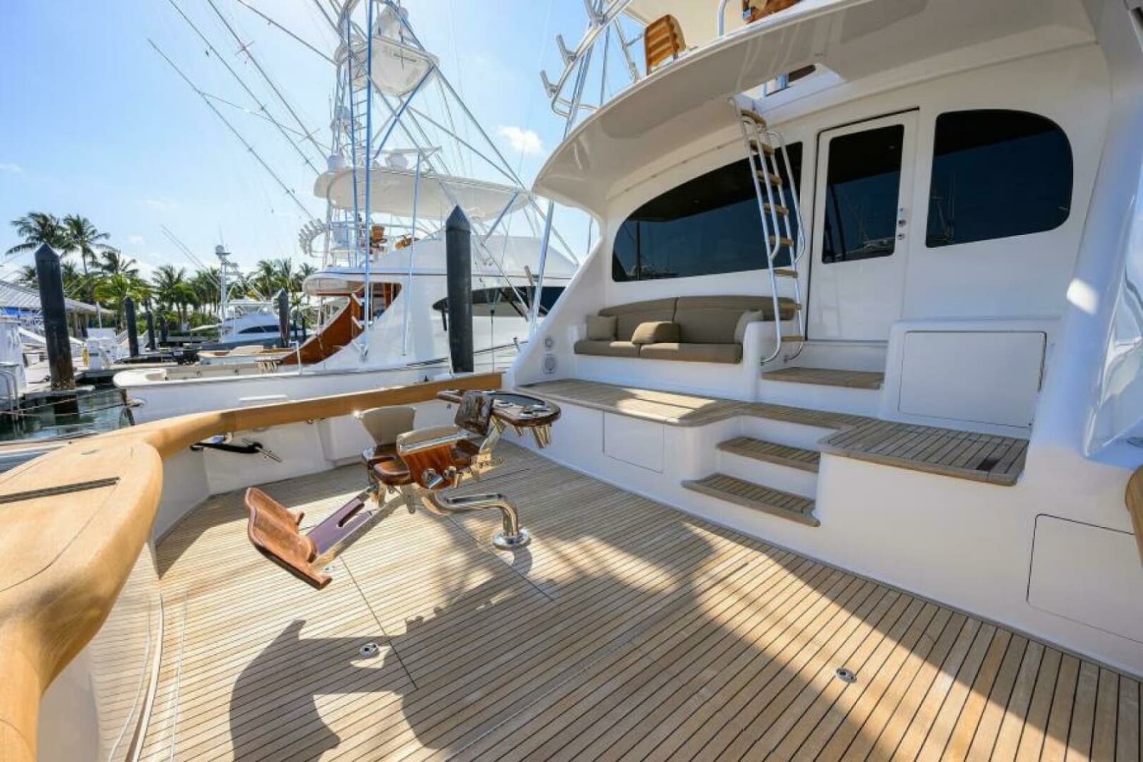2013 Viking 82 Convertible - Photo 43