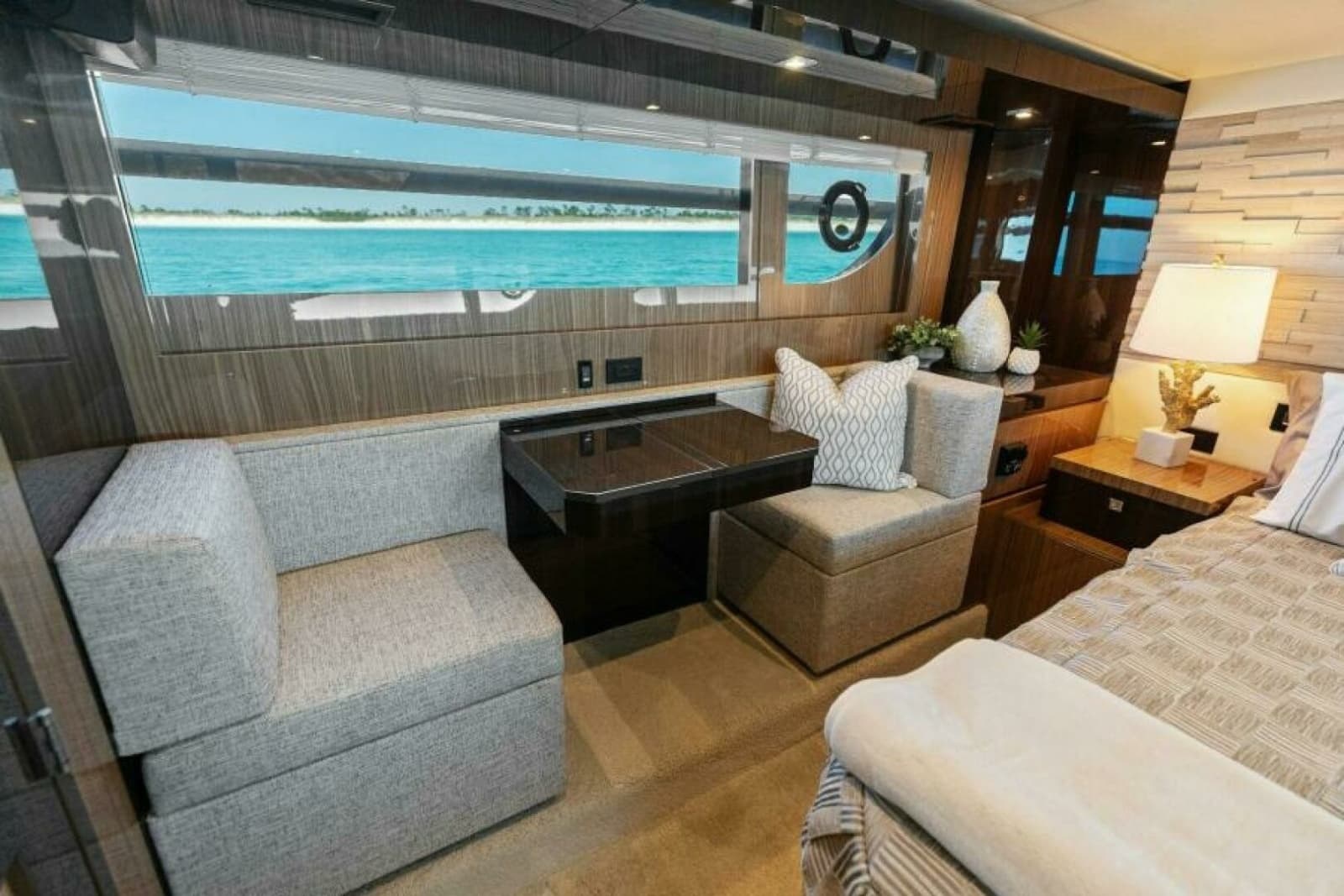 2023 Cruisers Yachts 60 Cantius Fly - Photo 20