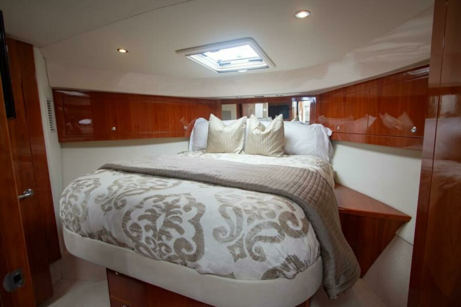 2012 Riviera 50 Sport Yacht - Photo 10
