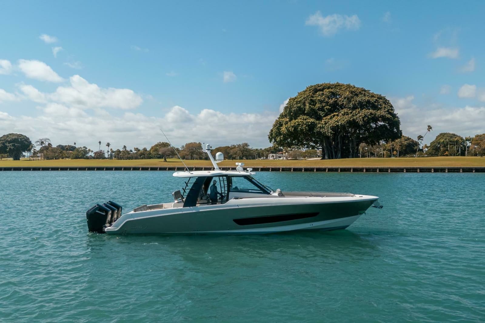 2023 Boston Whaler 420 Outrage - Photo 1