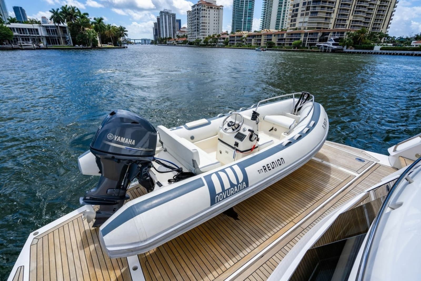 2019 Sunseeker 95 Motor Yacht - Photo 8