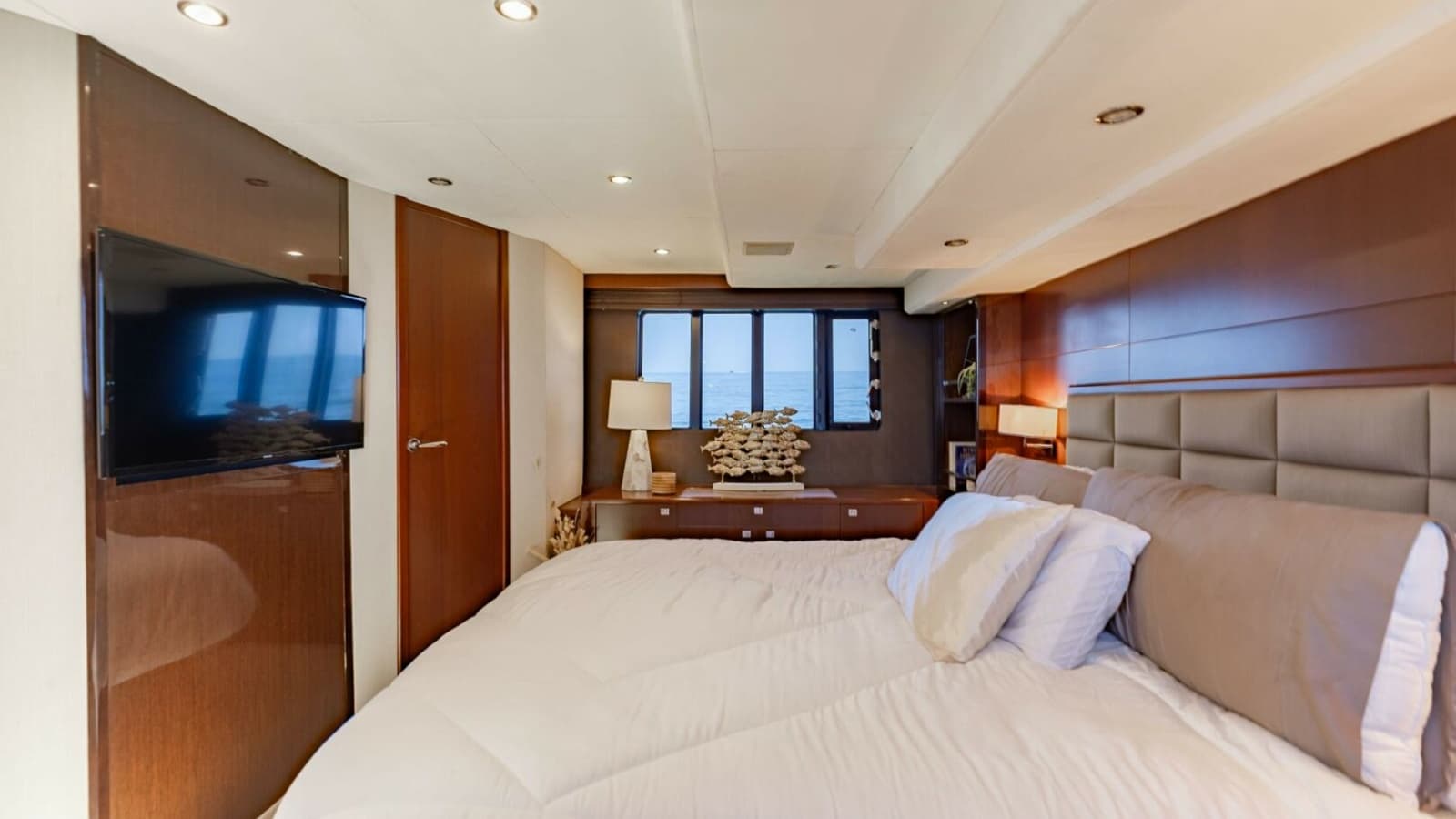 2011 Princess 64 - Photo 14