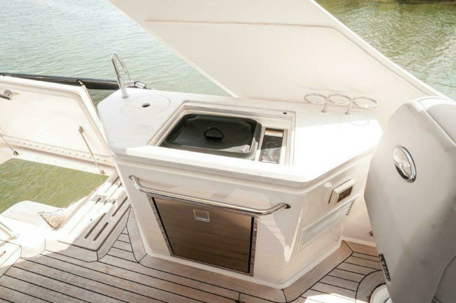 2018 Sea Ray L550 Flybridge - Photo 38