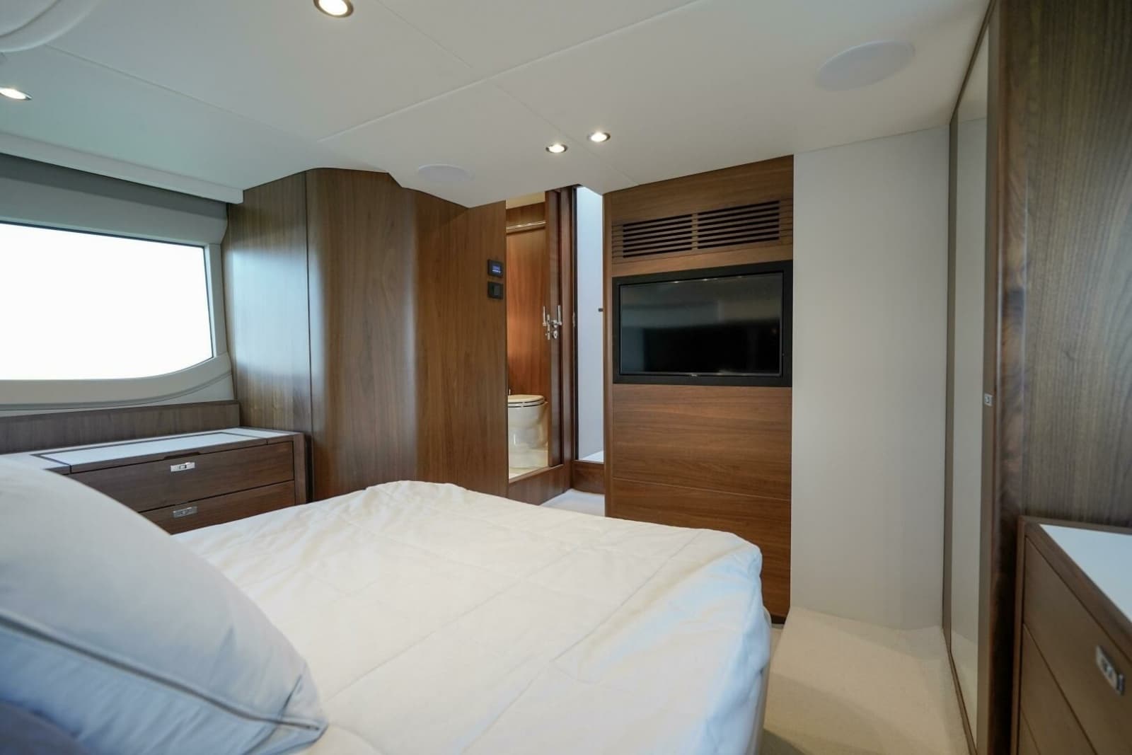 2021 Princess F50 - Photo 24