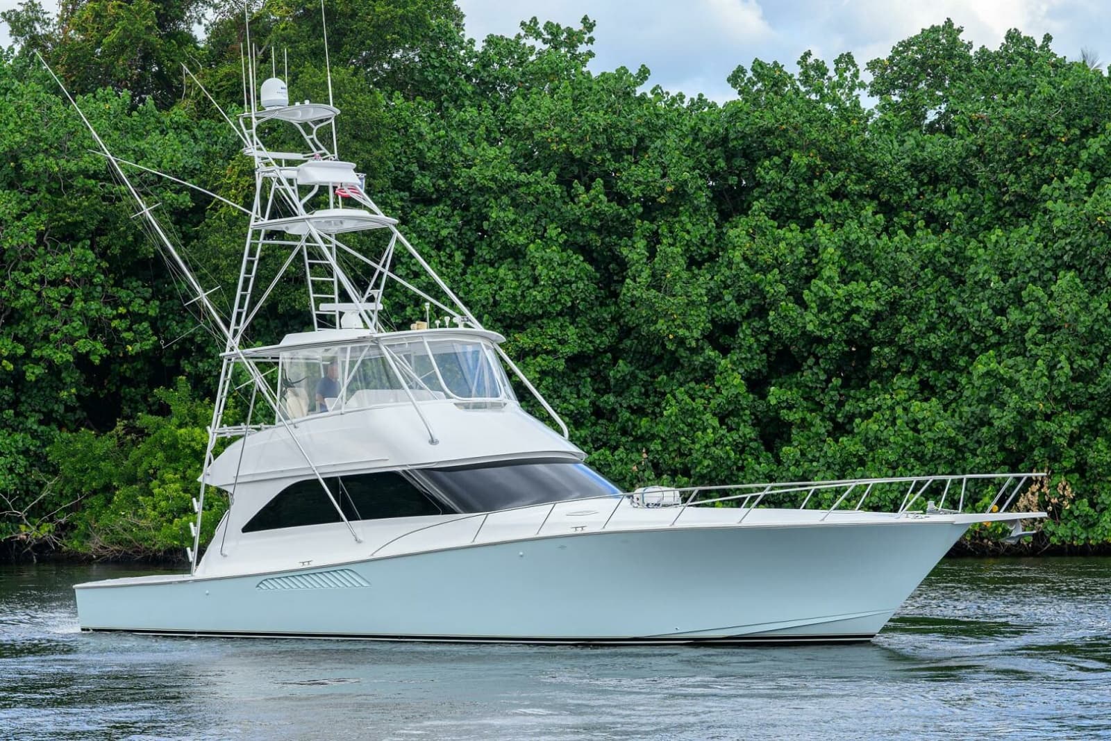 2004 Viking 56 Convertible - Photo 3