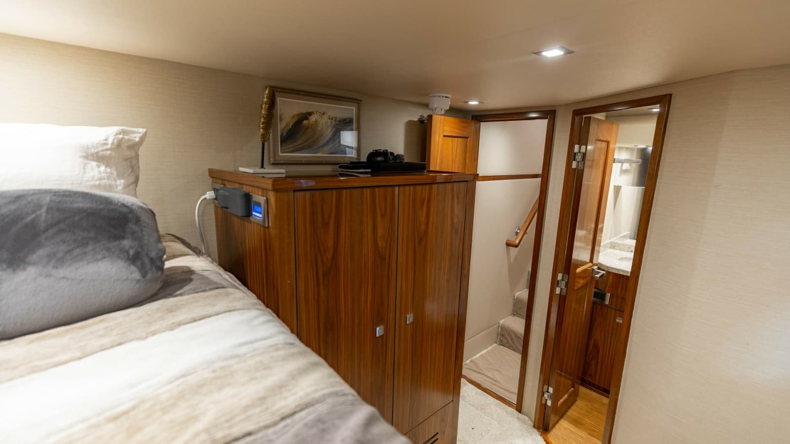 2018 Viking 72 Convertible - Photo 26