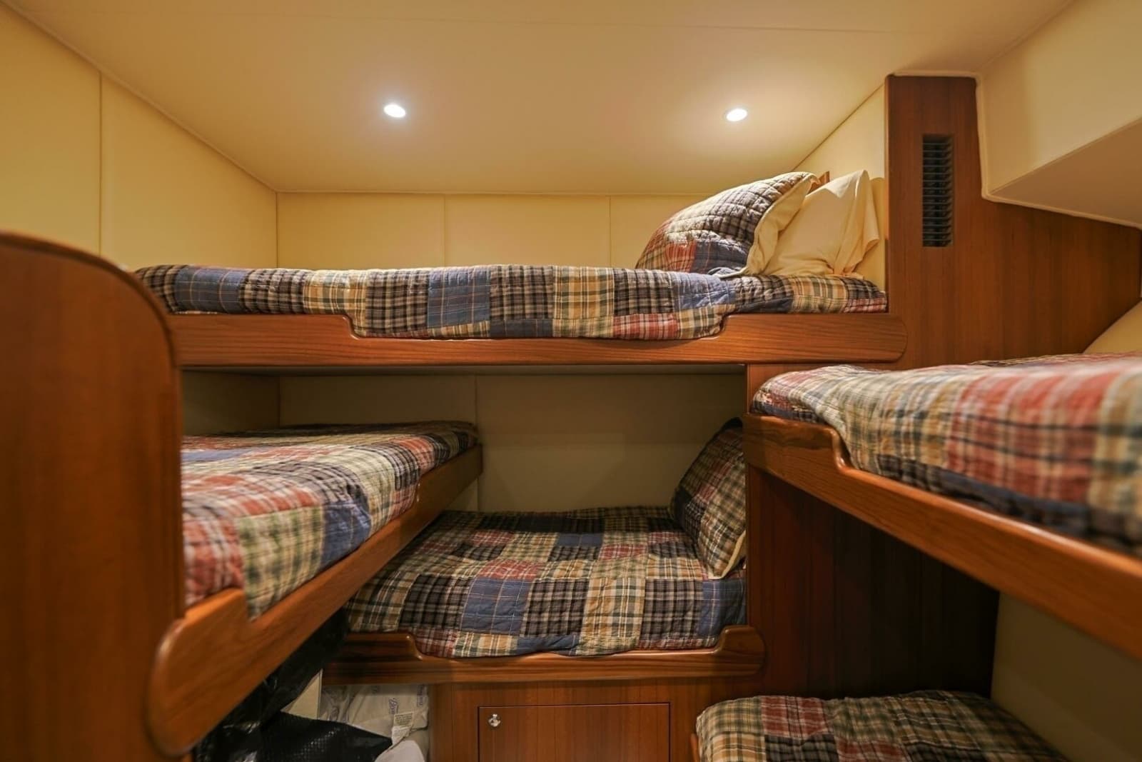 2014 Blackwell 62 Convertible - Photo 29