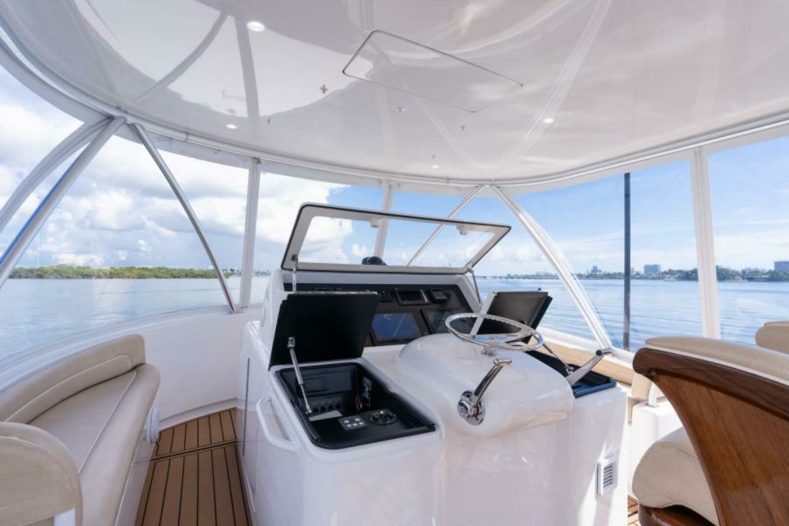 2019 Viking 48 Convertible - Photo 24