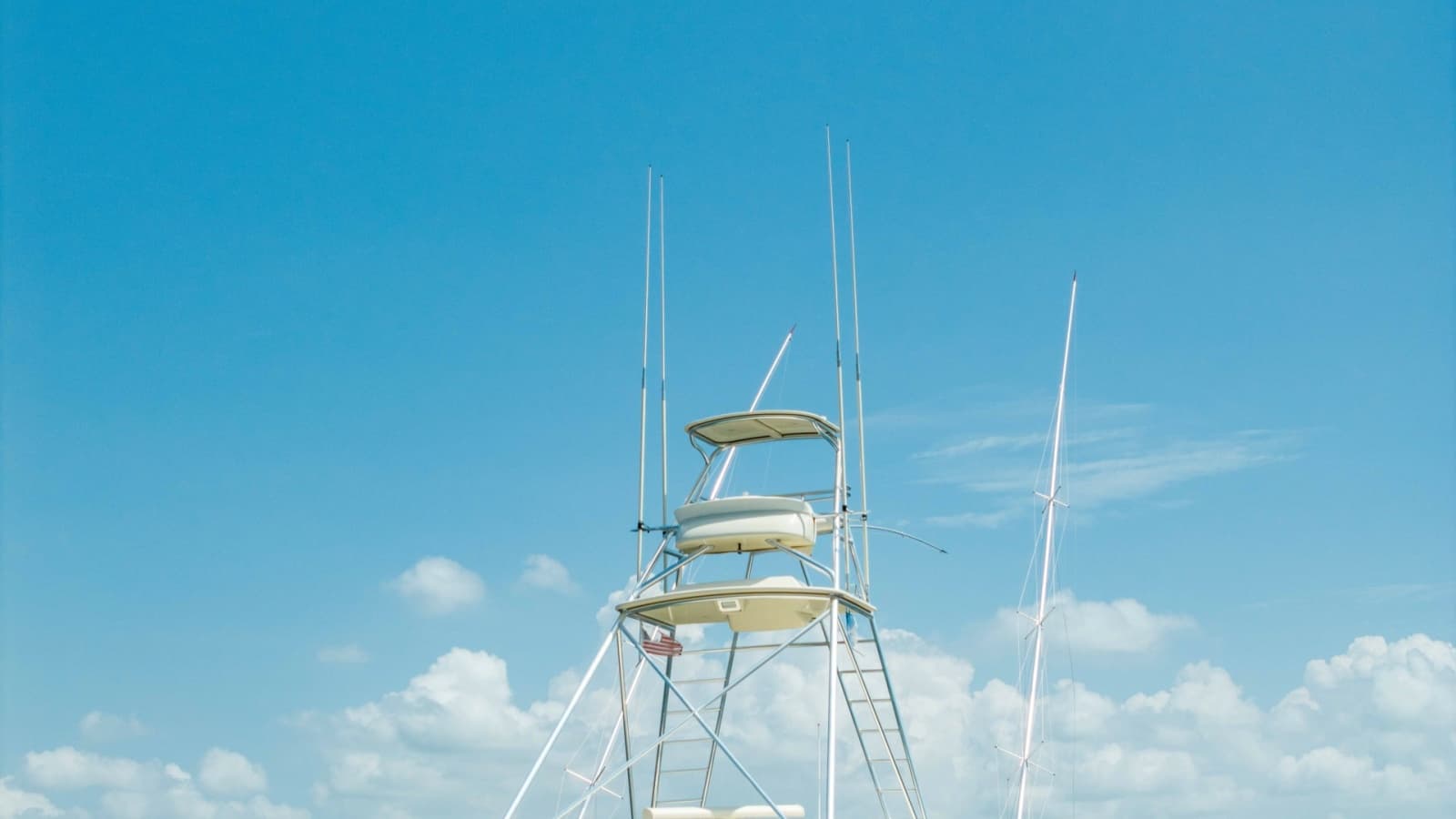 2007 Hatteras 68 Convertible - Photo 63