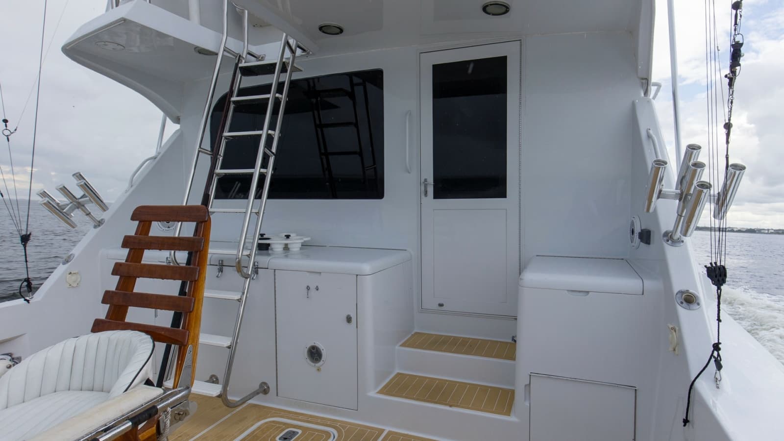 1999 Hatteras 60 Enclosed Bridge Convertible - Photo 39