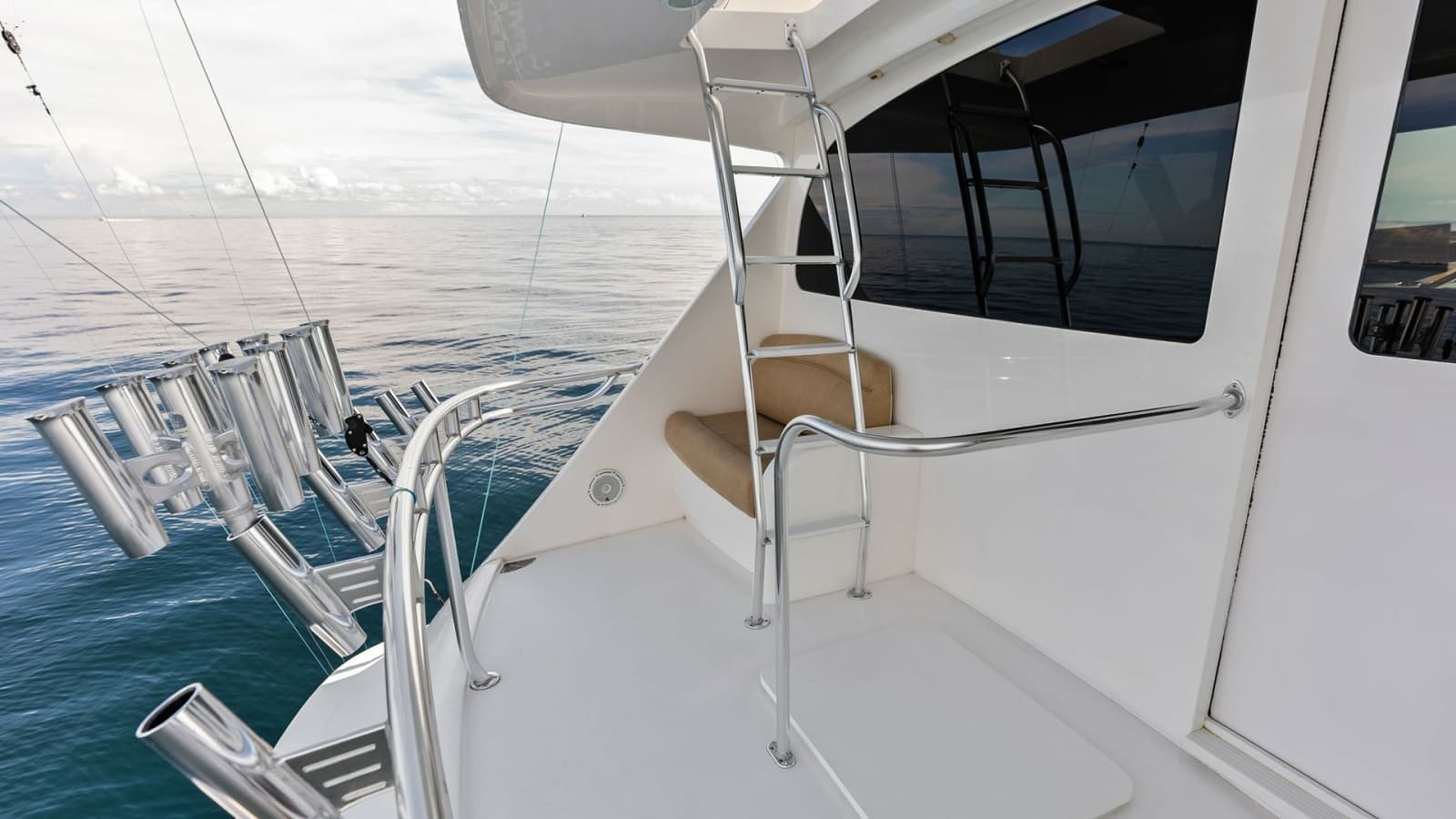 2017 Viking 80 Convertible - Photo 46