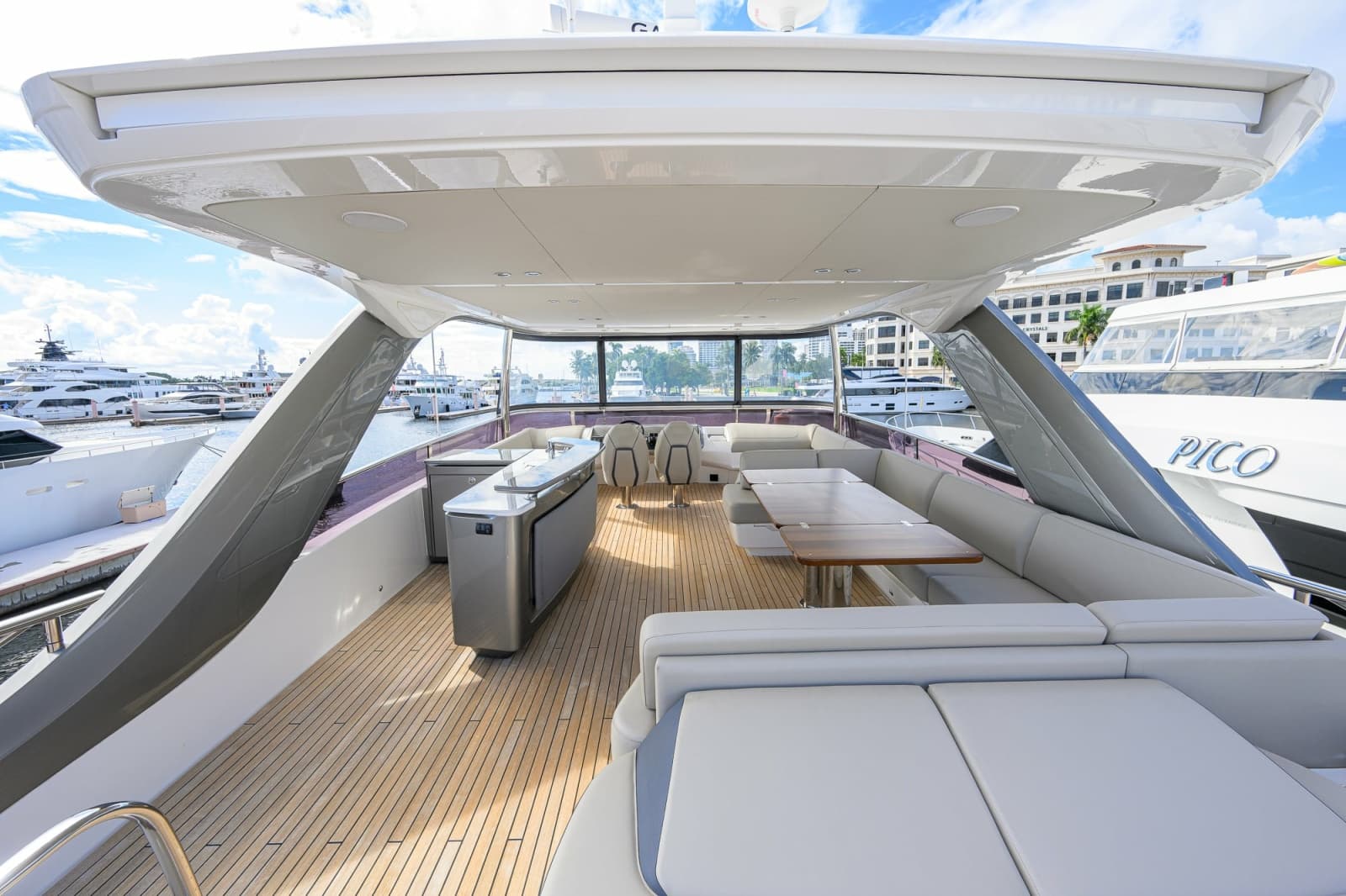 2022 Princess Y78 - Photo 36