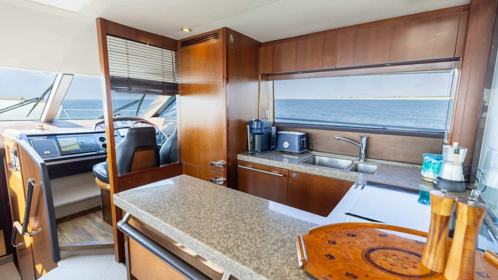 2011 Princess 64 - Photo 8