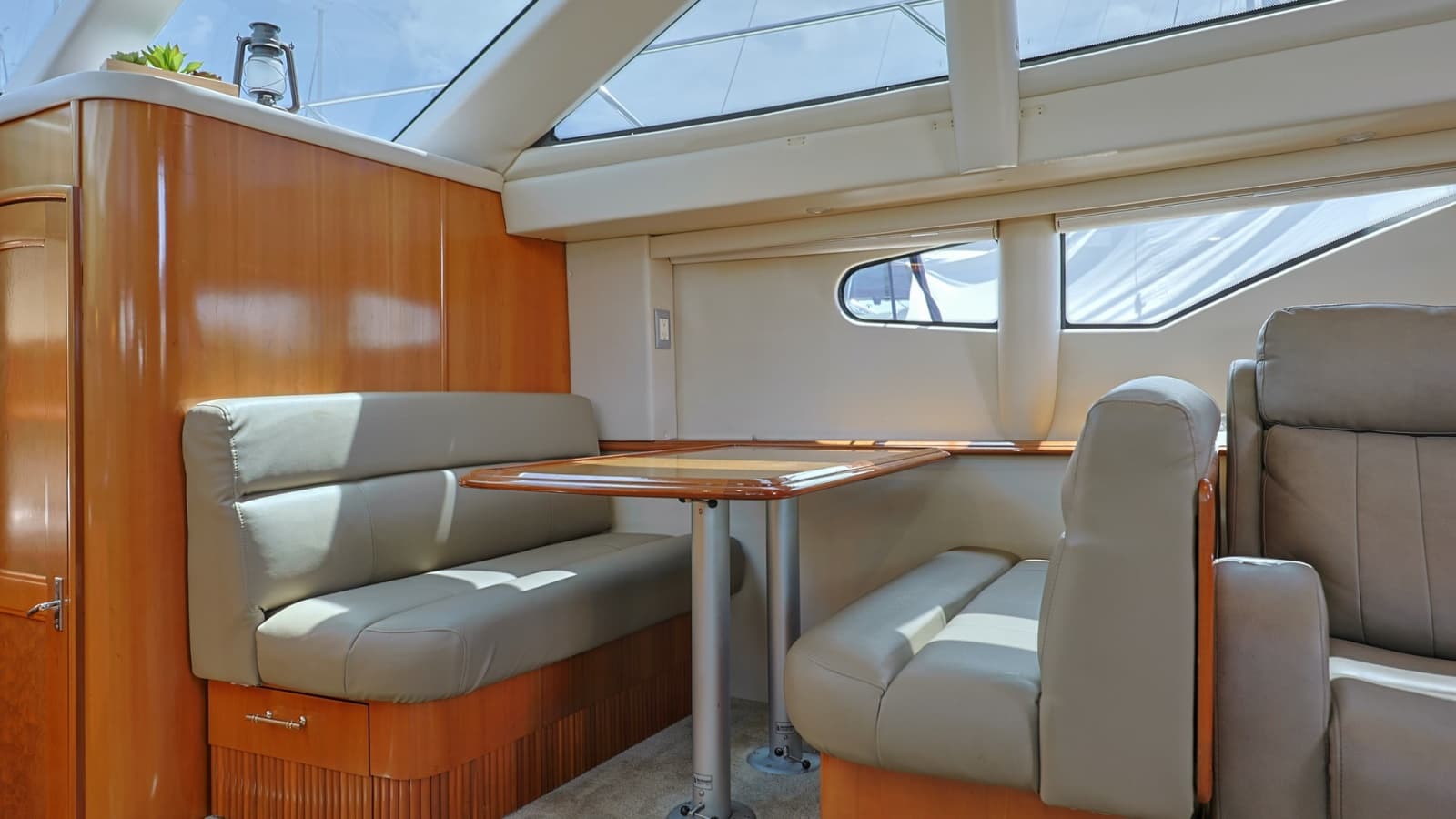 2006 Carver 396 Motor Yacht - Photo 22