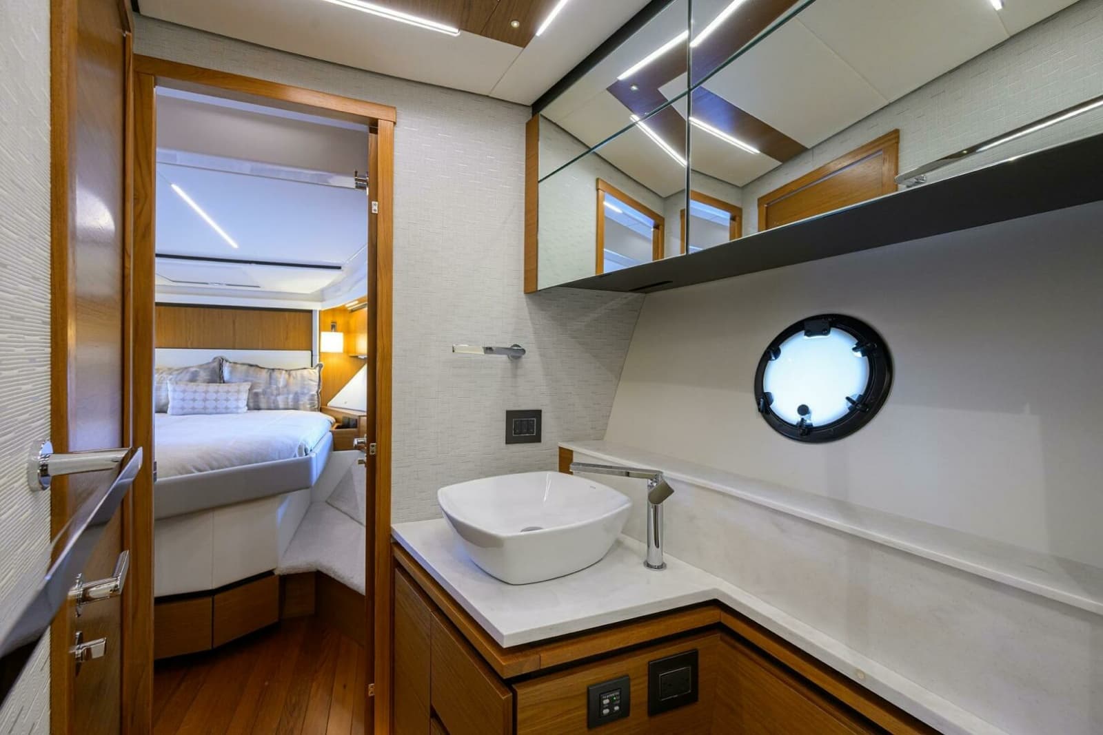 2023 Tiara Yachts C49 - Photo 30